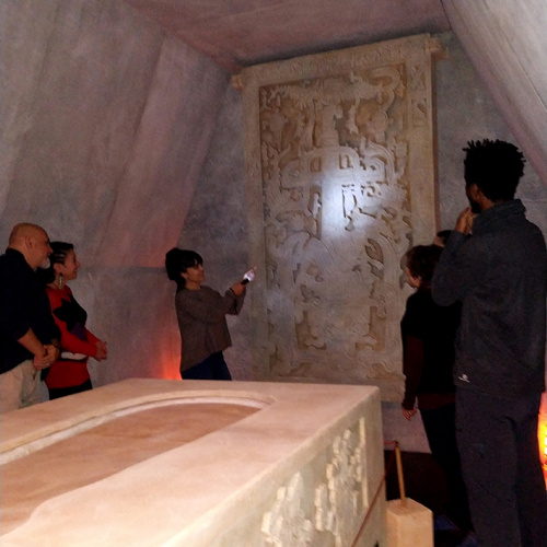 Visita guiada a la recreación de la Cripta y Sarcófago de Palenque